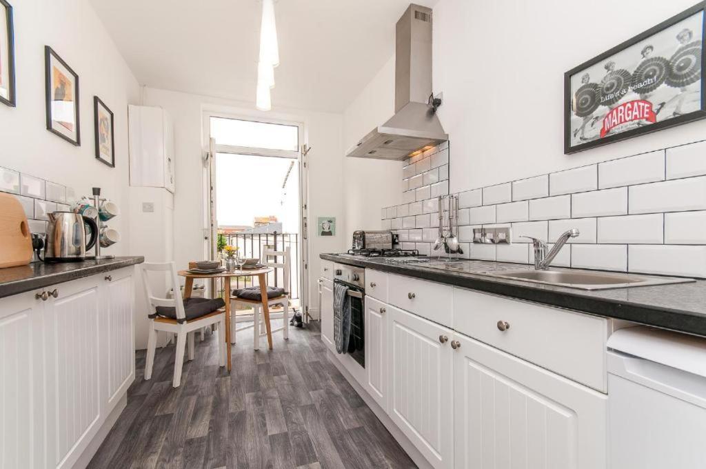 Seaside Serenity - Stunning Sea View Retreat Margate Buitenkant foto